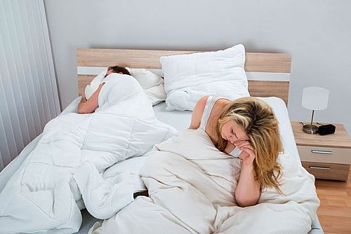 Muitos caras só querem receber e não praticar, e elas entendem isso como egoísmo puro. Para muitas esse ato significa intimidade. O sexo na modernidade vem se tornando cada vez mais roteirizado: na maioria 
das vezes a ideia é, pura e simplesmente, chegar lá. A quantidade supera a 
qualidade, os detalhes são deixados de lado e o prazer se resume em alguns 
segundos de orgasmo.
Em meio à mecanização das relações sexuais, muita gente abdica das 
preliminares e especialmente do ingrediente mais importante para muitas 
mulheres: o sexo oral.
Prova disto é uma pesquisa recente que apontou que mais de um terço dos 
homens sentem nojo